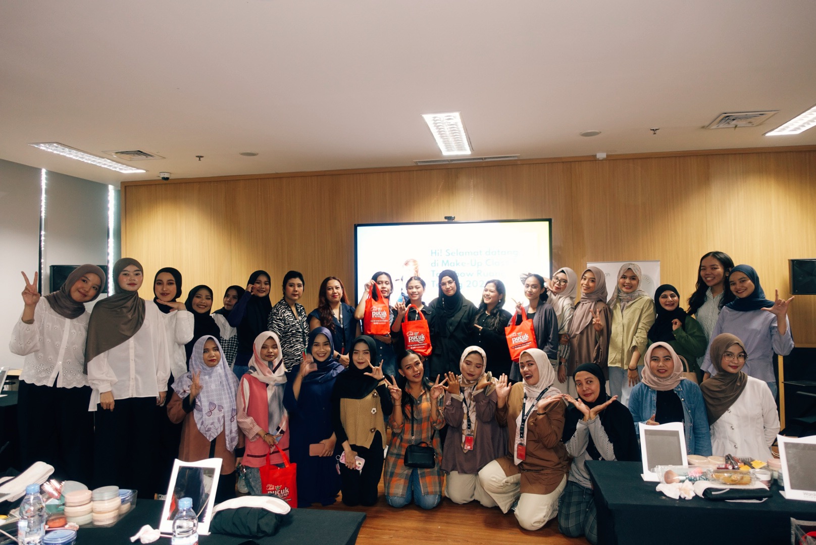 Makeup Class & Talkshow for Woman in Deaf Community