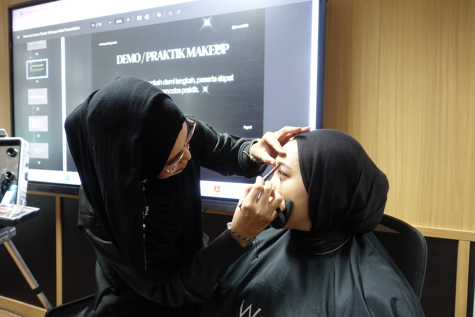 Makeup Class & Talkshow for Woman in Deaf Community